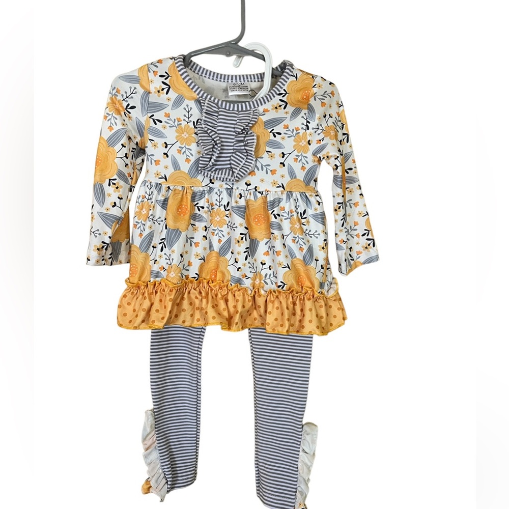 New 2 pc yellow floral set